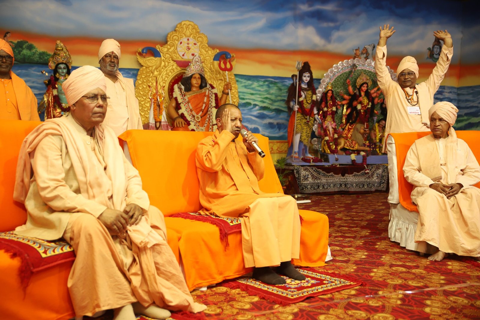 निस्वार्थ भाव से श्रद्धालुओं की सेवा का अनुपम उदाहरण प्रस्तुत कर रहा भारत सेवाश्रम: सीएम योगी