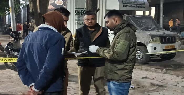 आगरा में सेंट पीटर्स के सामने युवक की गोली मारकर हत्या. बाइक सवार दो युवकों ने सिर में मारी गोली
