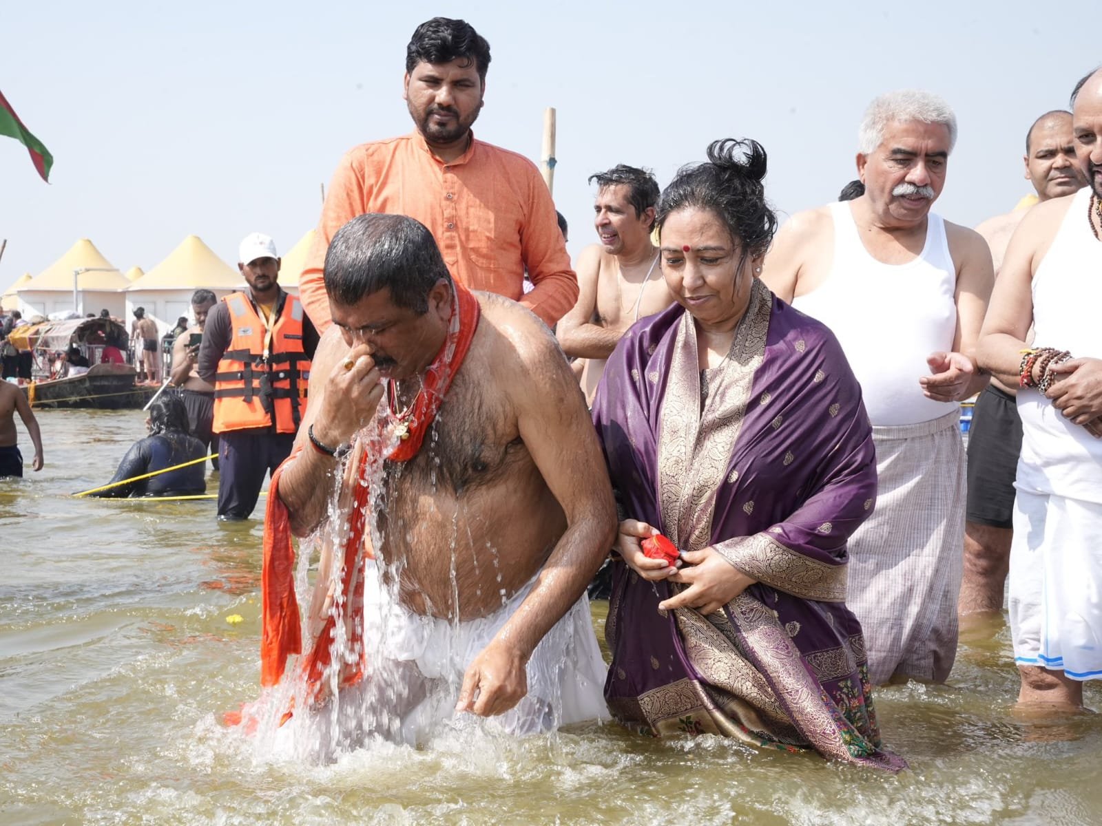 त्रिवेणी संगम में केंद्रीय मंत्री धर्मेंद्र प्रधान ने लगाई आस्था की डुबकी, सनातन संस्कृति की भव्यता को किया नमन