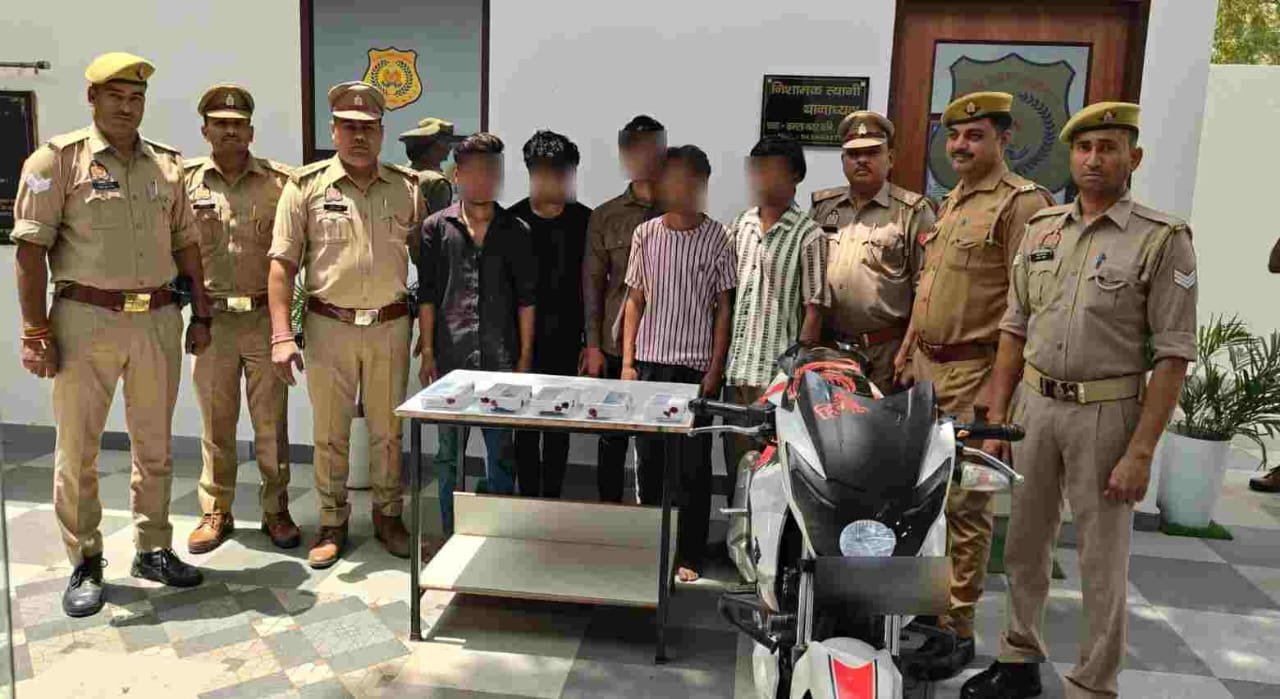 राह चलते लोगों से झपट्टा मारकर मोबाइल छीनने वाले 05 शातिर गिरफ्तार
